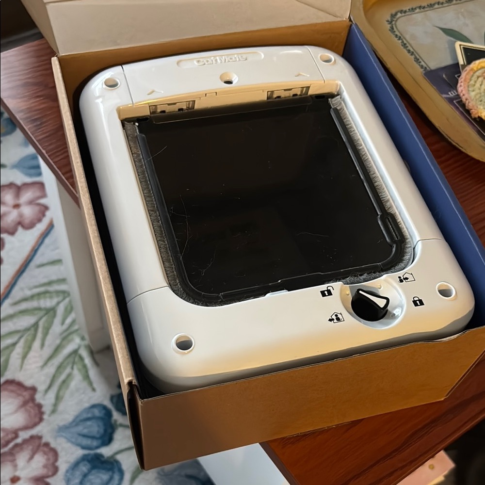 Closer Pets Cat Mate Microchip Cat Flap White